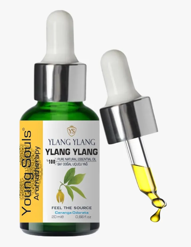 Marka Adı: Young Souls Aromatherapy
Ürün Cinsiyeti: Belirtilmemiş
Ürün Tipi: Uçucu Yağ
Ürün Sezonsallığı: Belirtilmemiş
Ürün Çeşidi: Ylang Ylang Uçucu Yağı
Ürün Özellikleri: Bu ürün, %100 saf ve doğal Ylang Ylang (Cananga Odorata) uçucu yağıdır. Sarı renkteki yağ, hassas uygulama için damlalıklı beyaz kapaklı ve metalik halkalı yeşil cam bir şişede sunulur. Şişe 20 ml (0.66 fl.oz) hacmindedir ve üzerinde Ylang Ylang bitkisinin görseli ile ürünün saflığı vurgulanmıştır. Aromaterapi ve kişisel bakım rutinlerinde kullanım için tasarlanmıştır.
Öne Çıkan Detaylar:
- %100 saf ve doğal Ylang Ylang (Cananga Odorata) uçucu yağıdır.
- Hassas kullanım sağlayan damlalıklı 20 ml yeşil cam şişede sunulur.
- Egzotik ve yoğun çiçek kokusuyla dişil enerjiyi dengelemeye ve neşeyi serbest bırakmaya yardımcı olur.
Kimler Kullanıyor?: Doğal yöntemlerle duygusal denge ve iç huzur arayanlar, aromaterapi ve çakra çalışmalarıyla ilgilenenler bu ürünü tercih edebilir. Yaratıcılıklarını desteklemek, öfke gibi yoğun duyguları yatıştırmak ve neşeyi hayatlarına davet etmek isteyenler için uygun bir seçenektir. Zihinsel ve ruhsal refahına özen gösteren, Cananga Odorata bitkisinin egzotik ve yoğun kokusunu seven herkes bu uçucu yağı günlük rutinlerine dahil edebilir.