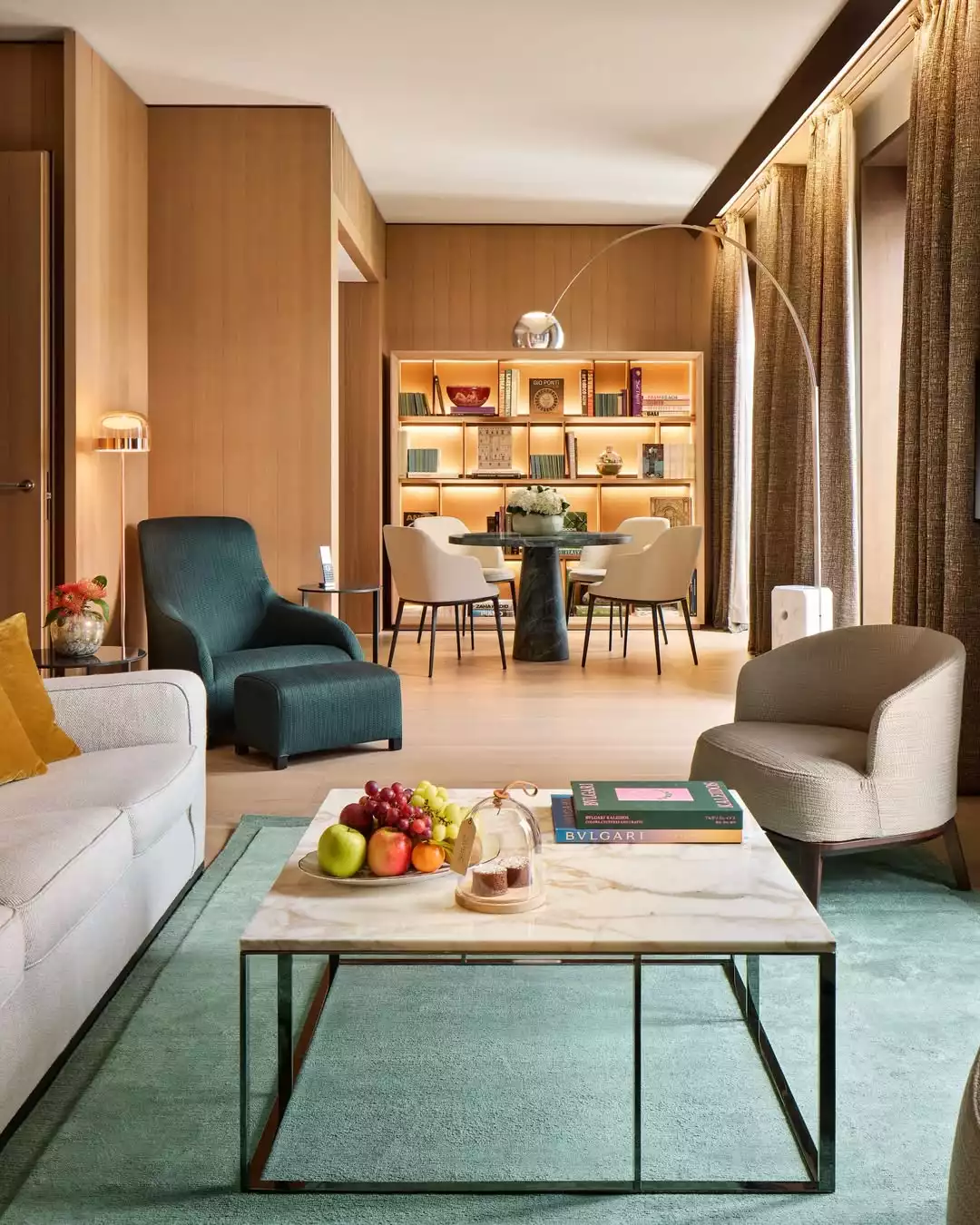 Bulgari Hotel Milano otel odası ve oturma alanı