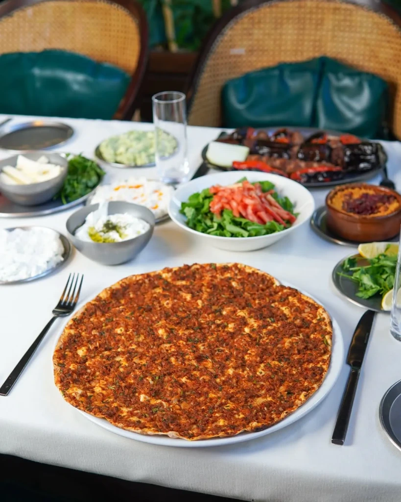 İstanbul’un En İyi Lahmacuncuları: Denemeye Değer Adresler