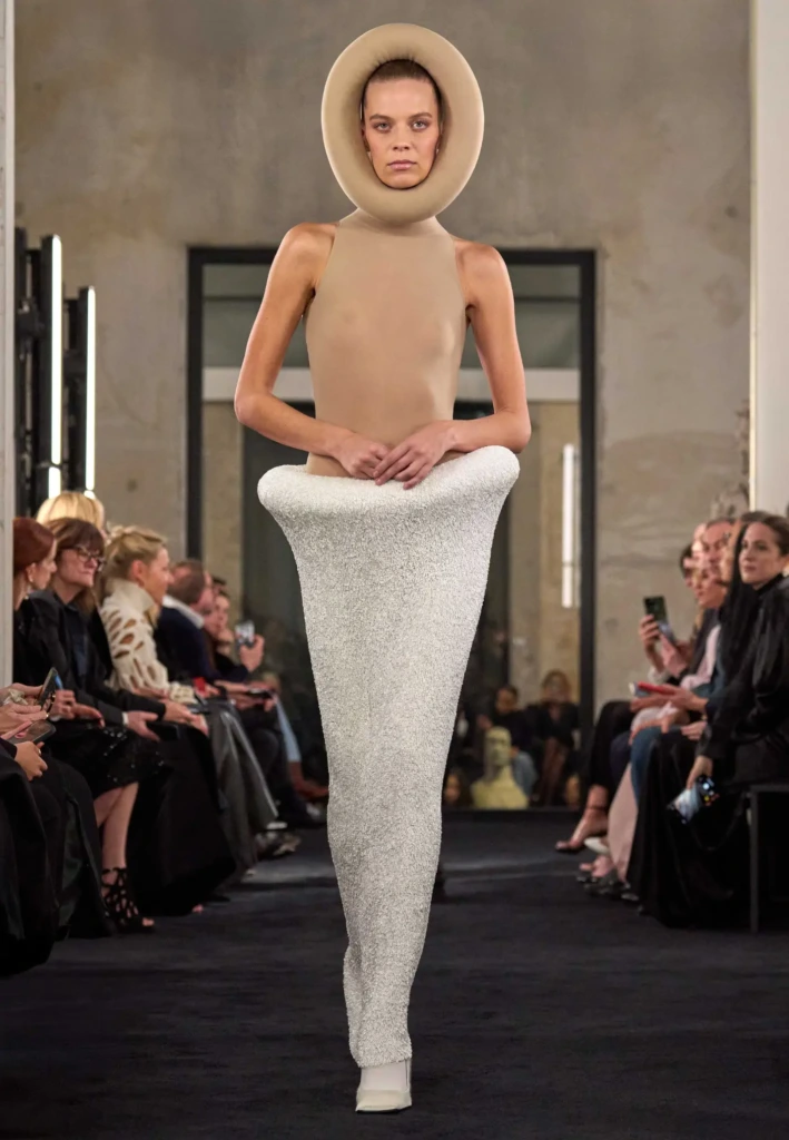 2025 Sonbahar/Kış Paris Moda Haftası Defileleri