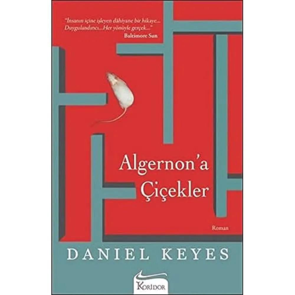 Daniel Keyes'in meşhur bilim kurgu romanı Algernon'a Çiçekler'in, kırmızı zemin üzerinde labirentte kaybolan küçük beyaz bir fare figürü ve karmaşık mavi çizgilerle tasarlanmış kapağı, zeka ve insanlık üzerine düşündüren sürükleyici hikayenin tatiliniz için harika bir seçim olacağını çağrıştırıyor.