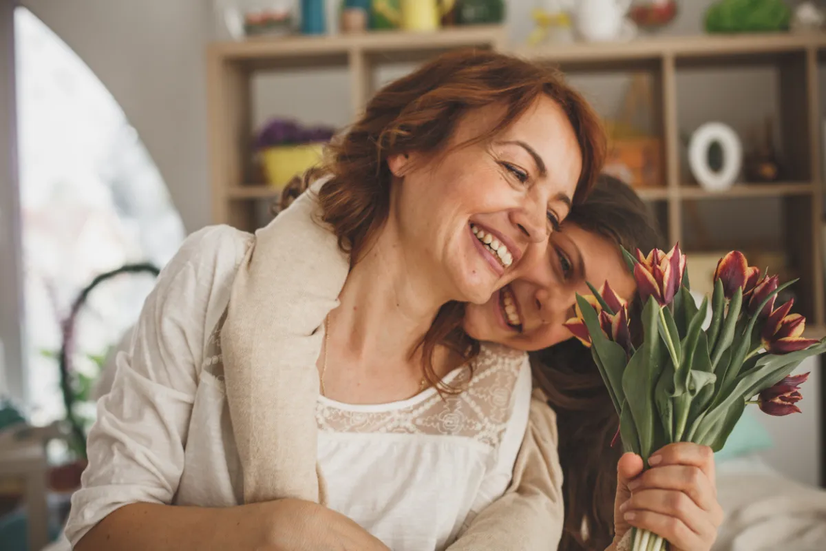Annenize Güzel Bir Gün Yaşatmanın Yolları: Hediye ve Deneyimler
