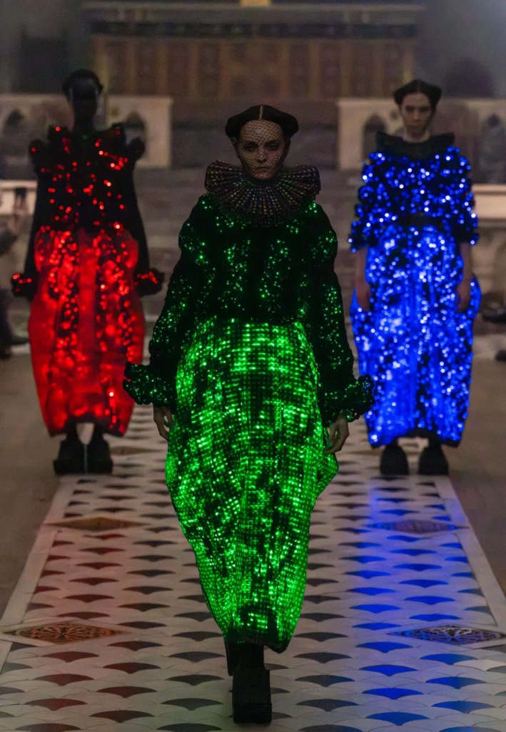 2025 Sonbahar/Kış Paris Moda Haftası Defileleri