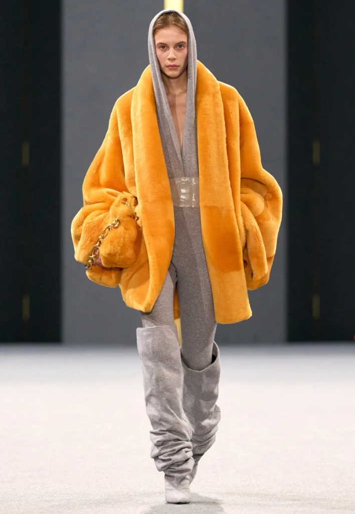 2025 Sonbahar/Kış Paris Moda Haftası Defileleri