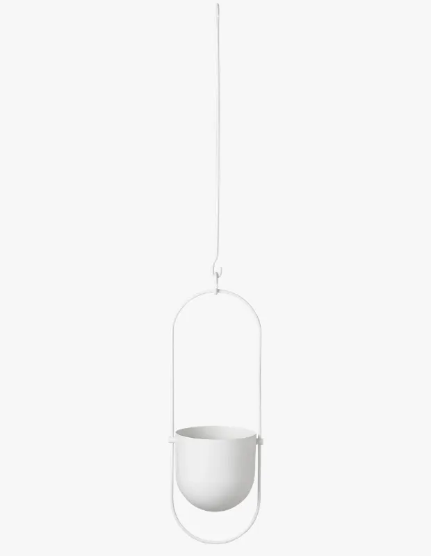 Ürün Cinsiyeti
Unisex

Ürün Tipi
Ev & Bahçe / Saksı

Ürün Sezonsallığı
Dört Mevsim

Ürün Çeşidi
Asma Saksı

Ürün Özellikleri
IKEA CHILISTRÅN 12 cm asma saksı, kompakt alanlarda bitkileri estetik ve fonksiyonel şekilde sergilemek için tasarlanmış modern bir bitki aksesuarıdır. Çelik gövdesi ve toz kaplama yüzeyi sayesinde dayanıklı ve uzun ömürlü kullanım sunarken, askılı yapısı ile bitkileri farklı seviyelerde konumlandırarak dikey bir bahçe düzeni oluşturmanıza imkân tanır. 12 cm saksı kapasitesi küçük ve orta boy bitkiler için ideal ölçü sunar. Kancalı tasarımı sayesinde birden fazla saksı birbirine eklenerek katmanlı bir görünüm elde edilebilir. Hem iç hem dış mekânda kullanıma uygun olan bu model, dar alanlarda maksimum bitki yerleşimi sağlayarak dekoratif ve pratik bir çözüm sunar.

Öne Çıkan Detaylar

Askılı tasarım – dikey kullanım avantajı

12 cm saksı kapasitesi

Çelik gövde ve dayanıklı kaplama

Katmanlı kullanım – birden fazla saksı bağlanabilir

İç ve dış mekâna uygun

Küçük alanlarda yer tasarrufu

Kimler Kullanıyor?
Küçük alanlarda maksimum bitki düzeni oluşturmak isteyenler için ideal. Balkon, mutfak veya salon gibi alanlarda bitkileri yukarı doğru konumlandırarak dekoratif bir etki yaratmak isteyen, özellikle şehir yaşamında alanı verimli kullanmayı önemseyen kullanıcılar bu tarz asma saksıları tercih eder.

Asma saksı; dikey kullanım avantajı, dayanıklı yapısı ve modern tasarımıyla bitkilerinizi şık bir şekilde sergilerken alanınızı verimli kullanmanıza yardımcı olur.