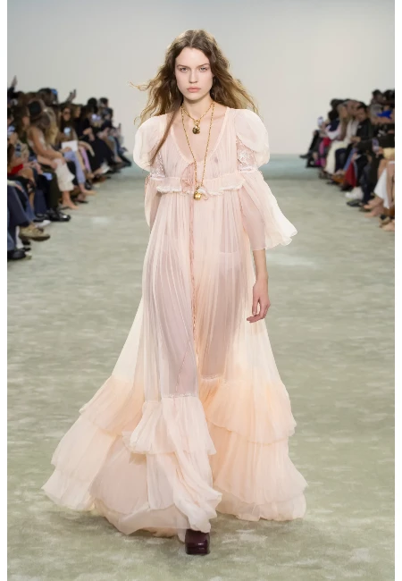 2026’nın Moda Trendi Dantel ile Romantik Stil Tüyoları