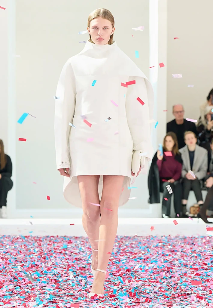 2025 Sonbahar/Kış Paris Moda Haftası Defileleri