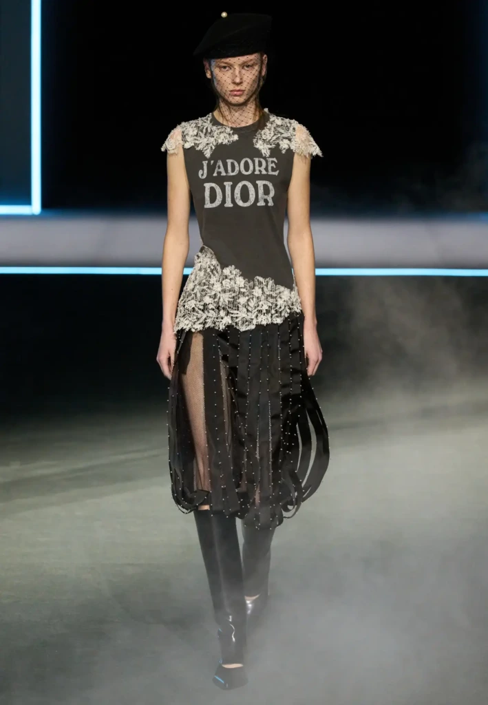 2025 Sonbahar/Kış Paris Moda Haftası Defileleri