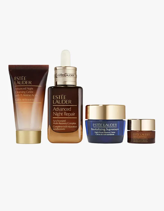 Estée Lauder markasına ait, soldan sağa doğru bronz-altın renk geçişli Advanced Night Cleansing Gelée, damlalıklı koyu kahve Advanced Night Repair serum, lacivert kapaklı Revitalizing Supreme+ gece kremi ve küçük koyu kahve Advanced Night Repair göz kremi olmak üzere dört farklı cilt bakım ürünü, annelere özel hissettirecek bakım hediye setini Anneler Günü için sunuyor.