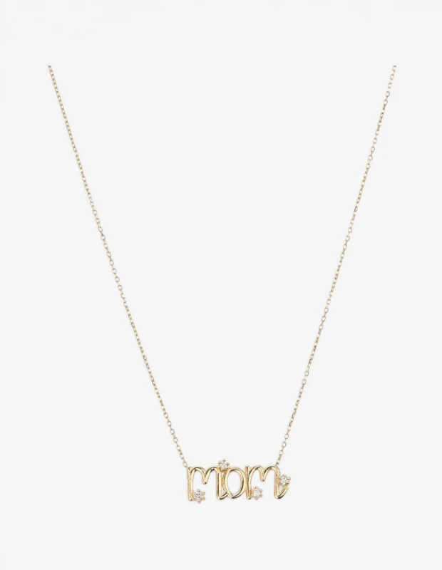 Marka Adı: Ginza Design Jewelry
Ürün Cinsiyeti: Kadın
Ürün Tipi: Kolye
Ürün Sezonsallığı: Mevsimsiz, özel günler için uygundur
Ürün Çeşidi: Pırlanta altın kolye
Ürün Özellikleri: Bu zarif kolye, 14 ayar altından özenle üretilmiş ince bir zincire sahiptir. Kolye ucunda, modern ve duygusal bir dokunuşla tasarlanmış, pırlanta detaylarla bezeli mom yazısı bulunmaktadır. Her bir pırlanta, ışığı nazikçe yansıtarak kolyeye ışıltılı bir hava katarken, zamansız ve şık bir görünüm sunar.
Öne Çıkan Detaylar:
- 14 ayar altın malzeme
- Pırlanta detaylarla süslenmiş mom yazısı kolye ucu
- İnce ve zarif zincir tasarımı
Kimler Kullanıyor?: Duygusal bağlara değer veren, annelik kavramının zarafetini ve gücünü yansıtan, minimalist ancak anlamlı takıları tercih eden herkes bu özel kolyeyi severek kullanabilir. Şık ve zamansız parçalarla stilini tamamlamayı seven, sevgisini ve bağlılığını sembolik bir aksesuarla ifade etmek isteyenler için ideal bir seçimdir.