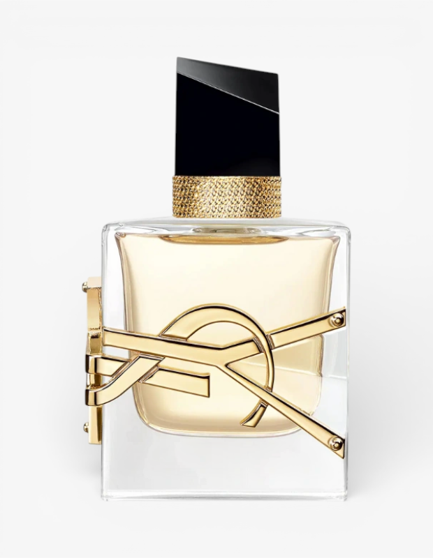 Ürün Cinsiyeti
Kadın

Ürün Tipi
Parfüm

Ürün Sezonsallığı
Dört Mevsim

Ürün Çeşidi
Eau de Parfum (EDP)

Ürün Özellikleri
Yves Saint Laurent Libre Eau de Parfum, modern feminenliği özgürlük fikriyle buluşturan ikonik bir koku olarak öne çıkar. Üst notalarda Fransız Octavia lavantası ve mandalina ile ferah ve enerjik bir açılış sunarken, kalp notalarında portakal çiçeği feminen ve zarif bir karakter kazandırır. Dip notalarda Madagaskar vanilyası, amber ve misk dokunuşlarıyla sıcak, kalıcı ve sofistike bir iz bırakır. Şişe tasarımı da kokunun ruhunu yansıtır; maskülen çizgilerle feminen detayların dengesi, parfümün güçlü ama zarif duruşunu tamamlar. Günlük kullanımda olduğu kadar özel anlarda da etkileyici bir imza koku arayanlar için tasarlanmıştır.

Öne Çıkan Detaylar

Eau de Parfum formu sayesinde uzun süre kalıcı etki

Lavanta ve portakal çiçeği kontrastıyla modern koku karakteri

Vanilya ve amber notalarıyla sıcak ve derin bitiş

Günlük kullanımdan gece davetlerine kadar çok yönlü kullanım

İkonik ve koleksiyonluk şişe tasarımı

Kimler Kullanıyor?
Libre, özgür ruhlu, kendine güvenen ve stilini kokusuyla da ifade etmeyi sevenlerin tercihi. Klasik feminen parfümlerin dışına çıkmayı seven, güçlü ama zarif bir duruş arayanlar için ideal. Günlük hayatında sade şıklığı benimseyenlerden, özel anlarda etkileyici bir iz bırakmak isteyenlere kadar geniş bir kullanım alanı sunar.

SEO Meta Açıklaması
Yves Saint Laurent Libre Eau de Parfum; lavanta, portakal çiçeği ve vanilya notalarıyla modern, özgür ve kalıcı bir kadın parfümü deneyimi sunar.