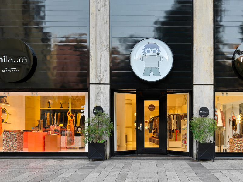 Milaura, Milano’nun en dikkat çekici konsept mağazalarından biri ve özellikle moda, tasarım, stil meraklıları için bir gizli hazine.