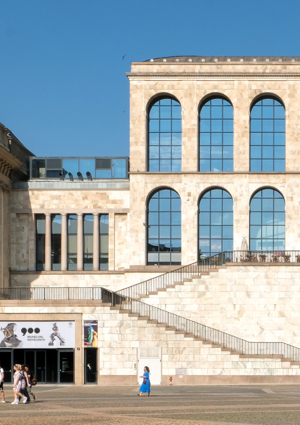 Museo del Novecento, 20. yüzyılın modern sanatına adanmış bir müze ve Piazza del Duomo’ya oldukça yakın bir konumda yer alır