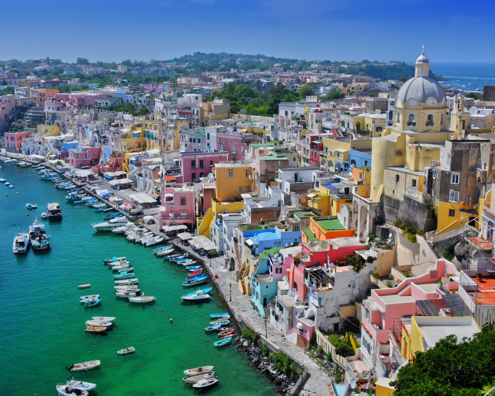 Vezüv’ün Gölgesinde Masalsı Rotalar: Napoli ve Amalfi Sahili Rehberi