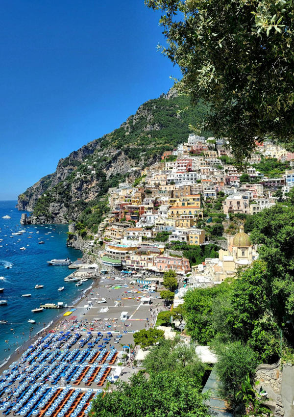 Vezüv’ün Gölgesinde Masalsı Rotalar: Napoli ve Amalfi Sahili Rehberi