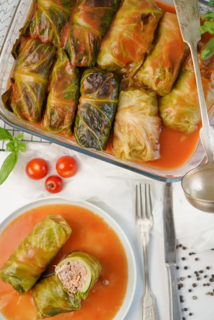 Fırından yeni çıkmış lahana sarma