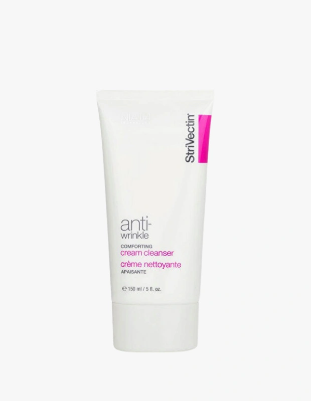 Ürün Cinsiyeti
Unisex
Ürün Tipi
Yüz Temizleyici
Ürün Sezonsallığı
Dört Mevsim
Ürün Çeşidi
Nazik Makaj Temizleyici Krem
Ürün Özellikleri
StriVectin Anti-Wrinkle Comforting Cream Cleanser, kuru ve hassas ciltler için özel olarak formüle edilmiş ultra nazik bir makyaj temizleyici kremdir. Sülfatsız yapısı cildi kurutmadan makyaj kalıntılarını, kiri ve fazla yağı nazikçe uzaklaştırır. Zeytin ve jojoba yağı ekstraktları ile çuha çiçeği özü ve güçlü antioksidan bileşenler içeren besleyici formülü sayesinde cildi yumuşatır, anında parlak ve pürüzsüz bir his bırakır. Düzenli kullanımda cilt daha rahat, dengeli ve bakımlı görünür. Kuru ve hassas cilt tiplerinin günlük bakım rutinine uygun şekilde geliştirilmiş bu krem temizleyici, cildi tahriş etmeden arındırır ve bakım sağlar.
Öne Çıkan Detaylar
• Kuru ve hassas ciltler için özel nazik temizleyici
• Sülfatsız formül
• Zeytin ve jojoba yağı ekstraktları ile besleyici bakım
• Çuha çiçeği özü ve antioksidan içerikler
• Makaj ve kirleri nazikçe temizler
• Cildi yumuşatır, parlak ve pürüzsüz his bırakır
Kimler Kullanıyor?
Cildi kolayca kuruyan veya tahriş olmaya yatkın kişiler tarafından tercih edilir. Hem makyajı hem günlük kirleri nazikçe arındırmak ve aynı zamanda cilt bakımını desteklemek isteyen, konforlu ve yatıştırıcı bir temizleyici arayan herkesin günlük rutinine uyum sağlar.
Nazik ama etkili bu krem temizleyici, kuru ve hassas ciltler için tasarlanmış besleyici içerikleriyle cildi temizler, yumuşatır ve konforlu bir bakım deneyimi sunar.