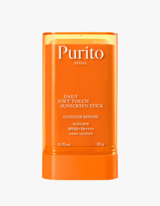 Marka Adı: Purito
Ürün Adı: Purito Erkek Daily Soft Touch Güneş Koruyucu Stick SPF50+ PA++++
Ürün Cinsiyeti: Erkek
Ürün Tipi: Güneş Koruyucu Stick
Ürün Sezonsallığı: Her mevsim
Ürün Çeşidi: Güneş Koruyucu
Ürün Özellikleri: Bu Purito Daily Soft Touch Güneş Koruyucu Stick, katı ve yumuşak dokunuşlu formülüyle dikkat çeker. SPF50+ PA++++ yüksek faktörlü koruması sayesinde UVA ve UVB ışınlarına karşı güçlü bir kalkan oluşturur. Suya dayanıklı yapısı ile dış mekan aktiviteleri için idealdir. Pratik stick formatı gün içinde ciltteki parlamayı anında siler, sakallarda iz bırakmaz ve 20g (0.70 oz) ağırlığıyla kolayca taşınabilir.
Öne Çıkan Detaylar:
- Yüksek SPF50+ PA++++ koruması ile güneşin zararlı ışınlarına karşı güçlü bir bariyer sunar.
- Yumuşak dokunuşlu katı stick formu gün içi parlamaları anında giderir ve sakalda iz bırakmaz.
- Suya dayanıklı özelliği ve cebe sığan pratik boyutuyla dış mekan kullanımı ve anında tazeleme için uygundur.
Kimler Kullanıyor?: Hareketi ve yoğun yaşam temposunu seven, gün içinde pratik ve hızlı bir şekilde güneş korumasını tazelemek isteyen bireyler için idealdir. Özellikle dışarıda vakit geçiren, spor yapan veya sürekli hareket halinde olan erkekler, bu ürünün mat bitişini ve sakalda iz bırakmayan yapısını tercih ederken, cepte kolayca taşınabilirliği sayesinde her an korunma imkanına sahip olurlar.