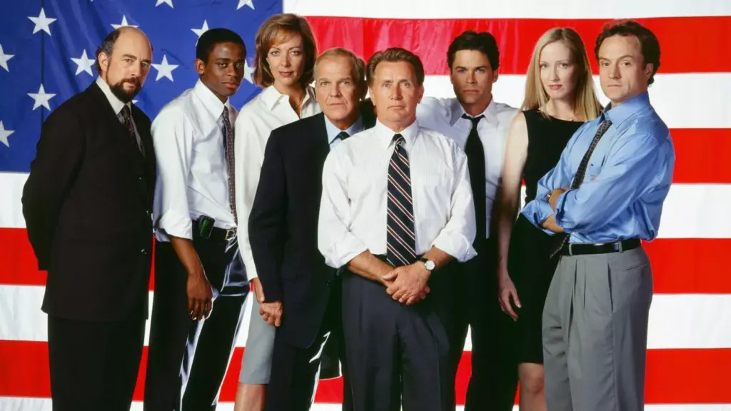 Yabancı diziler seçkisinde yer alan Beyaz Saray’ın perde arkasına ışık tutan “The West Wing”, politik dram türünün kült dizilerinden biri.