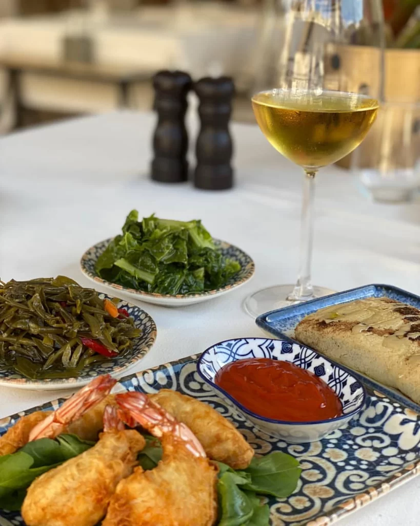 Areni Restaurant’ta kızarmış karides, zeytinyağlı yeşillikler ve beyaz şarap eşliğinde Kapadokya mutfağı lezzetleri