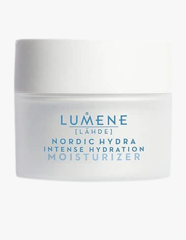 Ürün Cinsiyeti: Unisex

Ürün Tipi: Dermokozmetik Cilt Bakımı

Ürün Sezonsallığı: Dört Mevsim

Ürün Çeşidi: Yoğun Nemlendirici Krem

Ürün Özellikleri:
Lumene Intense Hydration Cream, cildin uzun süreli nem ihtiyacını karşılamaya yardımcı olmayı amaçlayan zengin içerikli bir nemlendiricidir. Ciltte dolgun ve yumuşak bir his bırakır.

Öne Çıkan Detaylar:

Yoğun nem desteği

Kuruluk hissini azaltmaya yardımcı

Cilt bariyerini destekleyen yapı

Hassas ciltlerle uyumlu

Kimler Kullanıyor?
Kuru ve nemsiz cilt yapısına sahip kullanıcılar tarafından tercih edilir.

Lumene Intense Hydration Cream ile cildinizi gün boyu nemle buluşturun.
