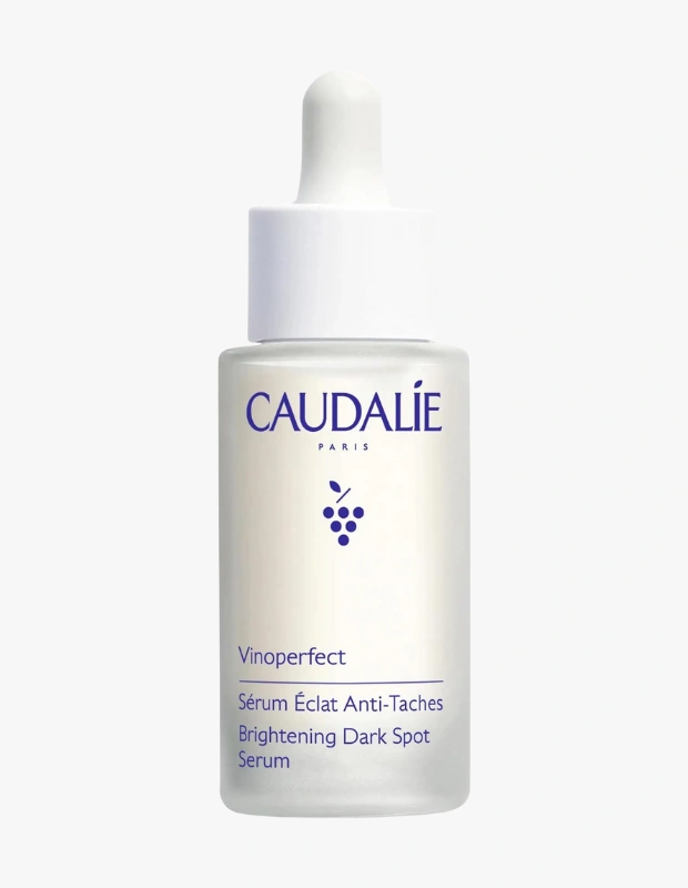 Ürün Cinsiyeti: Unisex

Ürün Tipi: Cilt Bakımı

Ürün Sezonsallığı: Dört Mevsim

Ürün Çeşidi: Leke Karşıtı Aydınlatıcı Serum

Ürün Özellikleri:
Caudalie Vinoperfect Serum, cilt tonunu eşitlemeye ve leke görünümünü azaltmaya yardımcı olan ikonik bir aydınlatıcı serumdur. Daha berrak ve ışıldayan bir cilt hedefler.

Öne Çıkan Detaylar:

Leke karşıtı bakım odaklı formül

Cilt tonunu eşitlemeye yardımcı etki

Hafif, hızlı emilen doku

Günlük kullanım için uygun

Kimler Kullanıyor?
Cilt tonu eşitsizliği ve mat görünümden şikâyetçi olanlar.

Caudalie Vinoperfect Serum ile cildinize doğal bir ışıltı kazandırın.