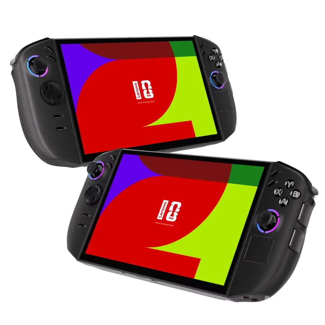 Hafif açıyla konumlandırılmış iki adet siyah renkli Lenovo Legion Go taşınabilir oyun konsolu, ekranlarında Lenovo FIFA Resmi Teknoloji Ortağı logosu ve canlı soyut grafikler gösteriyor; cihazların kontrolörlerinde gökkuşağı rengi LED ışıklar saçan analog çubuklar, D-pad ve ABXY tuşları belirgin şekilde yer alıyor.