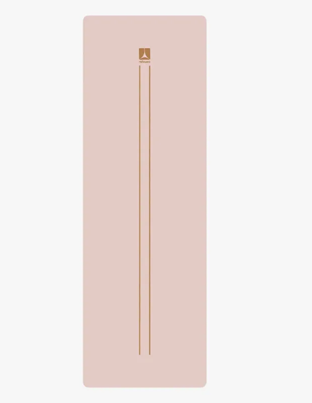 Açık pembe renkte, ortasında paralel altın sarısı çizgiler ve üst kısmında Rebuwo markasının logosu bulunan bu yoga matı, yoga ve meditasyon pratiklerinizde bedensel konfor ve zihinsel odaklanma sağlamak için ideal bir yardımcıdır.