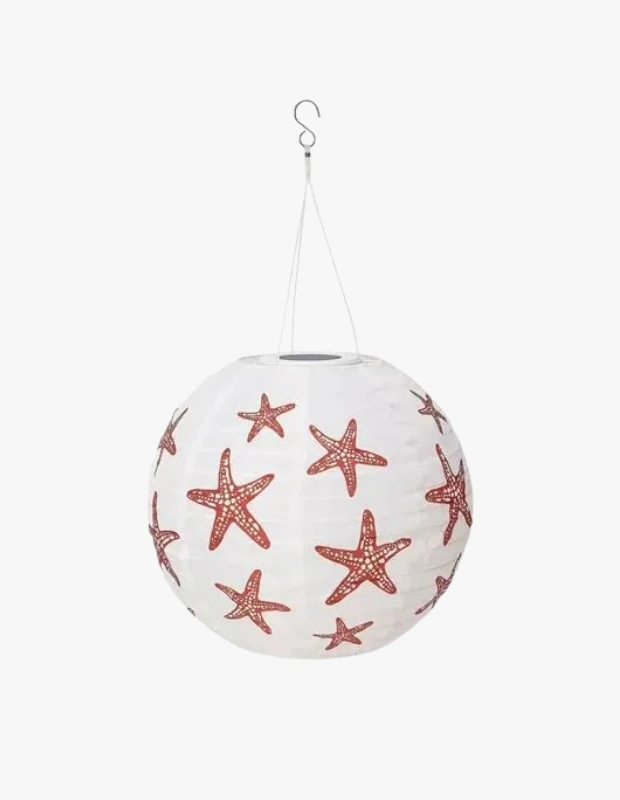 Ürün Cinsiyeti: Unisex
Ürün Tipi: Dış Mekân Aydınlatma
Ürün Sezonsallığı: İlkbahar / Yaz
Ürün Çeşidi: Güneş Enerjili Aydınlatma
Ürün Özellikleri:
IKEA SOLVINDEN LED aydınlatma, güneş enerjisiyle çalışarak dış mekânlarda pratik ve sürdürülebilir bir ışık çözümü sunar. Kırmızı-beyaz tasarımıyla bahçe ve balkonlara eğlenceli bir dekoratif vurgu ekler.
Öne Çıkan Detaylar:
Güneş enerjili, kablosuz kullanım
LED ışık teknolojisi
Bahçe ve balkonlara uygun
Dekoratif ve eğlenceli tasarım
Kimler Kullanıyor?
Dış mekân aydınlatmasında pratik, enerji tasarruflu ve dekoratif çözümler arayan kullanıcılar için idealdir.
IKEA SOLVINDEN güneş enerjili aydınlatma ile bahçe ve balkonlarınıza pratik, renkli ve sürdürülebilir bir ışık ekleyin.