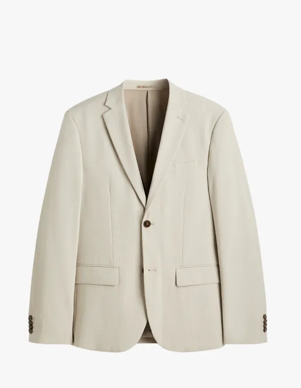 Marka Adı: H&M
Ürün Adı: H&M Erkek Tek Düğmeli Blazer Ceket
Ürün Cinsiyeti: Erkek
Ürün Tipi: Blazer Ceket
Ürün Sezonsallığı: İlkbahar/Yaz
Ürün Çeşidi: Tek Düğmeli Ceket
Ürün Özellikleri: Açık bej tonlarında, normal kesim bu tek düğmeli blazer ceket, zamansız şıklığı modern detaylarla birleştirir. Dokulu kumaş yapısı sayesinde hafif ve nefes alabilir bir kullanım sunar. Sivri yaka tasarımı, kahverengi renkte tek düğmeli ön kapama ve manşetlerde dört adet aynı renk düğme detayı bulunur. Ön kısımda iki adet kapaklı cep ve iç kısımda kısmi astar mevcuttur, bu da cekete hem rahatlık hem de stil katmaktadır.
Öne Çıkan Detaylar:
- Açık bej rengi ve dokulu, hafif kumaş yapısı
- Tek sıra, kahverengi tek düğmeli modern kapama
- Manşetlerde dört adet düğme ve pratik kapaklı ön cepler
Kimler Kullanıyor?: Rafine zevklere sahip, hayatın her anından keyif almayı bilen ve gardırobunda zamansız parçalara yer veren modern erkekler için idealdir. Detaylara önem veren, şıklığı ve konforu bir arada arayan, hem resmi hem de daha günlük kombinlerinde stil sahibi bir duruş sergilemek isteyen kişiler bu ceketi tercih edebilir. Kendi tarzını kaliteyle ifade etmeyi seven, sakin lüks anlayışına sahip bireylerin gardıroplarının vazgeçilmez bir parçası olacaktır.