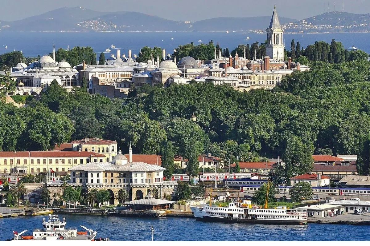 Kutsal Emanetlerden Kaşıkçı Elması’na: Topkapı Sarayı’nın En Önemli Eserleri