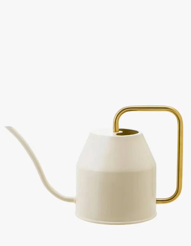 Marka Adı: Ikea
Ürün Adı: IKEA VATTENKRASSE Krem Altın Rengi 0.9 Lt Sulama Kabı
Ürün Cinsiyeti: Unisex
Ürün Tipi: Sulama Kabı
Ürün Sezonsallığı: Tüm Sezon
Ürün Çeşidi: Dekoratif İç ve Dış Mekan Sulama Kabı
Ürün Özellikleri: Bu modern sulama kabı, bitkilerinize su verirken estetik bir dokunuş sunar. Krem rengi mat gövdesi, parlak altın rengi ergonomik kulbu ile birleşerek şık bir görünüm sergiler. 0.9 litre hacmindeki kapasitesi sayesinde küçük ve orta boy bitkiler için idealdir. Uzun ve ince tasarımlı sulama ağzı, saksıların arasına veya bitki yapraklarına zarar vermeden hassas ve kontrollü sulama yapmaya olanak tanır. Dayanıklı metalden üretilmiş gibi duran sağlam yapısıyla uzun ömürlü kullanım vaat eder.
Öne Çıkan Detaylar:
- Bitkilerin köklerine kolayca ulaşabilen uzun ve ince sulama ağzı.
- Ev veya balkon dekorasyonuna uyum sağlayan krem ve altın rengi zarif tasarım.
- Kompakt 0.9 litrelik hacmiyle iç mekan ve balkon bahçeciliği için pratik kullanım.
Kimler Kullanıyor?: Yaşam alanlarını yeşillendirmeyi seven, bitki bakımı rutinlerine estetik bir dokunuş katmak isteyen herkes bu sulama kabını rahatlıkla kullanabilir. Özellikle balkonunda veya evinin farklı köşelerinde küçük çaplı bahçecilik yapan, fonksiyonelliği modern ve şık bir tasarımla birleştiren ürünleri tercih eden bitki tutkunları için ideal bir seçimdir. Minimalist ve çağdaş detaylara önem veren, bitki aksesuarlarında bile görsel uyumu arayan bireyler bu ürünü sevecektir.