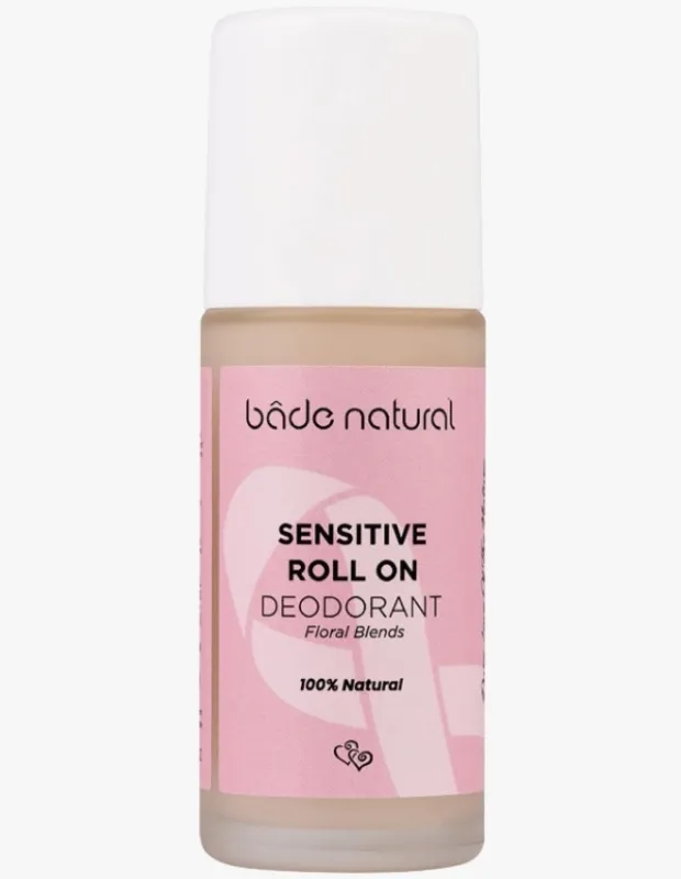 Marka Adı: Bade Natural
Ürün Adı: Bade Natural Doğal Hassas Roll On Deodorant Çiçek Karışımlı
Ürün Cinsiyeti: Unisex
Ürün Tipi: Roll On Deodorant
Ürün Sezonsallığı: Yaz (Ancak her mevsim kullanılabilir)
Ürün Çeşidi: Doğal Deodorant
Ürün Özellikleri: Bu Bade Natural hassas roll on deodorant, ter bezlerini tıkamadan, vücudun doğal terleme işlevini baskılamadan sadece koku üreten bakterileri hedef alan %100 doğal ve rafine bir formüle sahiptir. Çiçeksi notalarıyla gün boyu taze bir his sunarken, nazik yapısıyla epilasyon sonrası hassaslaşan cilt bariyerini korur ve tahrişi önlemeye yardımcı olur. Alüminyum tuzları içermeyen doğal içeriğiyle koltuk altı mikrobiyotasını bozmadan ferahlık sağlar.
Öne Çıkan Detaylar:
- %100 doğal içerik
- Hassas ciltler için özel olarak formüle edilmiştir
- Çiçeksi notalarıyla uzun süreli ferahlık sağlar
- Terlemeyi durdurmadan kötü kokuya neden olan bakterileri hedefler
- Epilasyon sonrası cilt tahrişini önlemeye yardımcı olur
Kimler Kullanıyor?: Doğal ve temiz içerikli kişisel bakım ürünlerini tercih eden, hassas cilt bariyerine sahip bireyler bu roll on deodorantı güvenle kullanabilir. Özellikle epilasyon sonrası oluşan hassasiyete karşı nazik bir çözüm arayanlar, vücudun doğal işleyişine saygı duyarak ter kokusunu kontrol altına almak isteyenler ve gün boyu çiçeksi, taze bir ferahlık arayan herkes için idealdir. Holistik yaklaşımla beden sağlığını önemseyenler için bütünsel bir bakım ajanıdır.