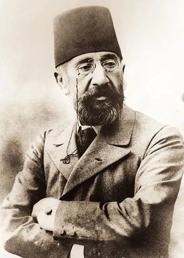 Türk ressam ve arkeolog Osman Hamdi Bey'in portre fotoğrafı. Osman Hamdi Bey'in hayatı.