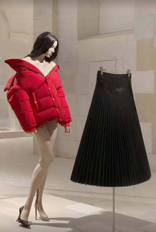 Balenciaga’dan Demna’ya Veda Niteliğinde Bir Retrospektif: “Balenciaga by Demna” Sergisi