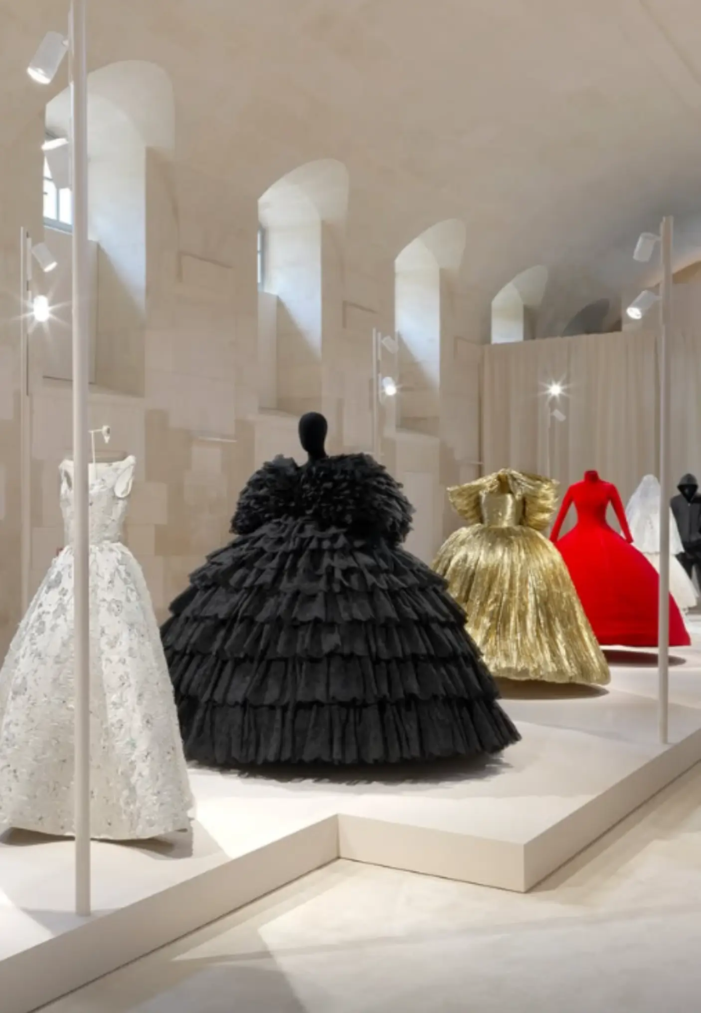 Balenciaga’dan Demna’ya Veda Niteliğinde Bir Retrospektif: “Balenciaga by Demna” Sergisi