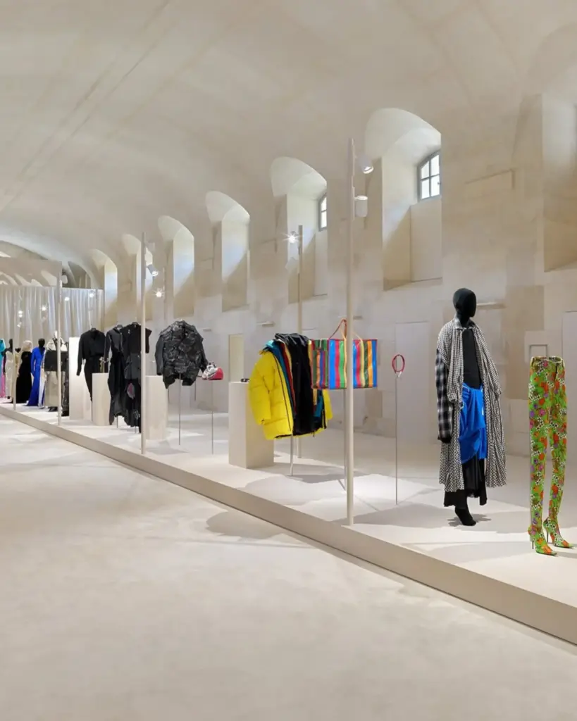 Balenciaga’dan Demna’ya Veda Niteliğinde Bir Retrospektif: “Balenciaga by Demna” Sergisi