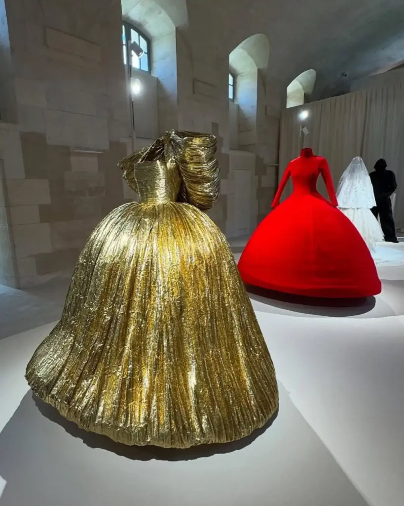 Balenciaga’dan Demna’ya Veda Niteliğinde Bir Retrospektif: “Balenciaga by Demna” Sergisi