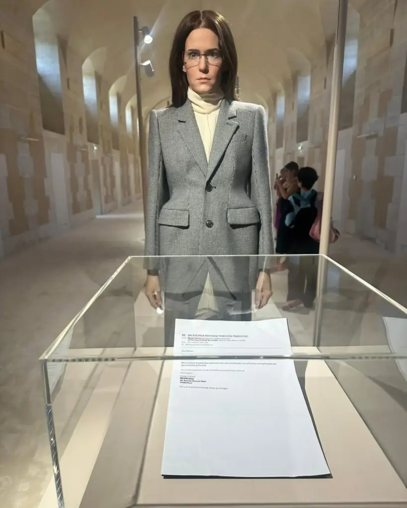 Balenciaga’dan Demna’ya Veda Niteliğinde Bir Retrospektif: “Balenciaga by Demna” Sergisi
