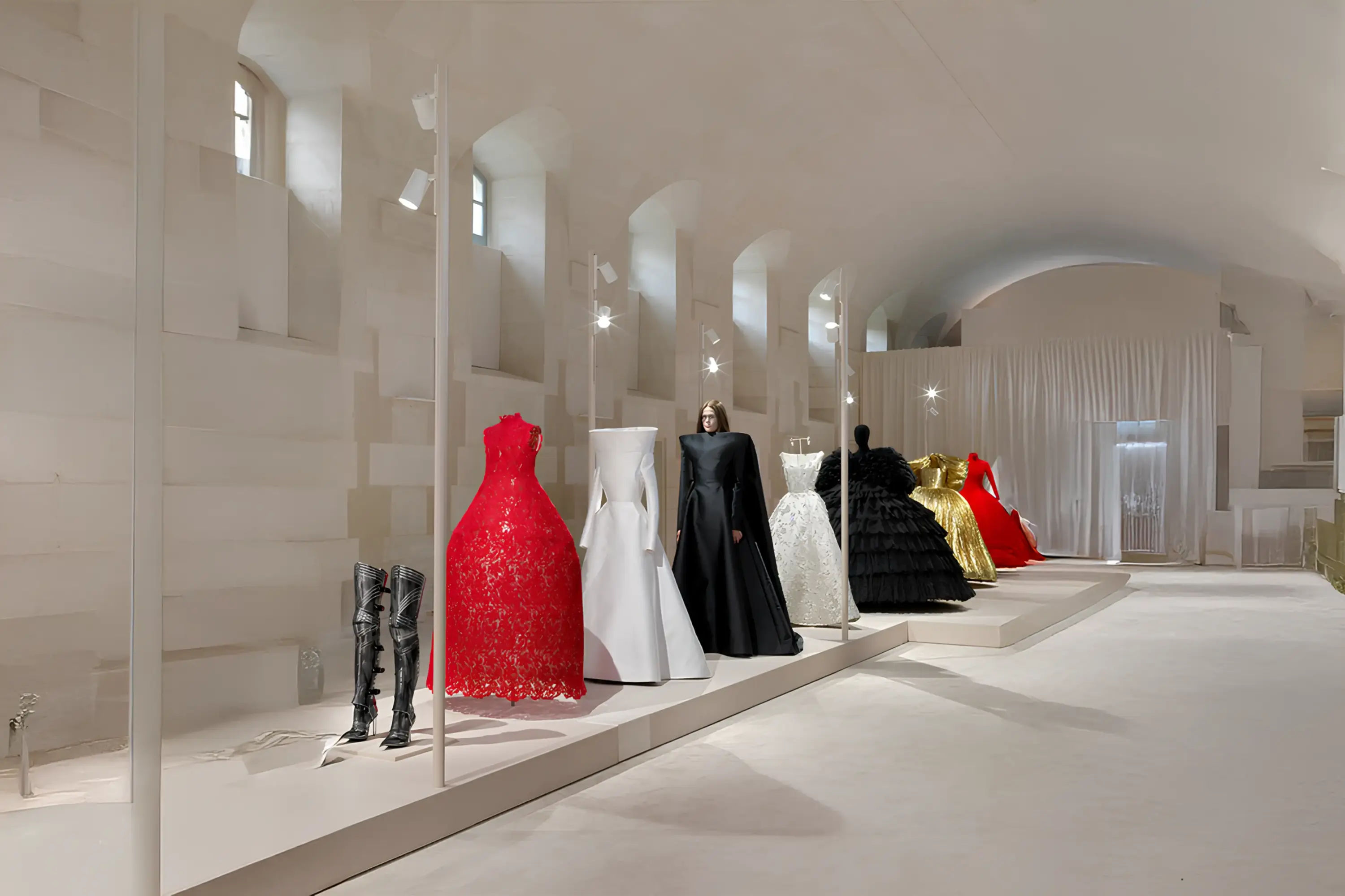 Balenciaga’dan Demna’ya Veda Niteliğinde Bir Retrospektif: “Balenciaga by Demna” Sergisi