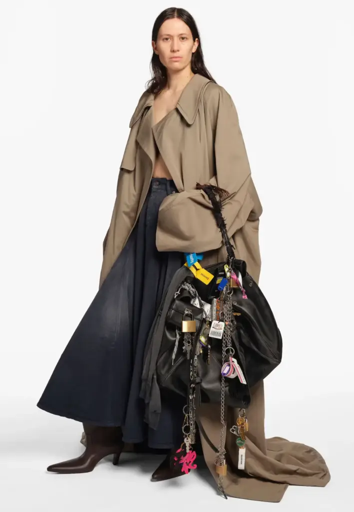 Balenciaga’dan Demna’ya Veda Niteliğinde Bir Retrospektif: “Balenciaga by Demna” Sergisi