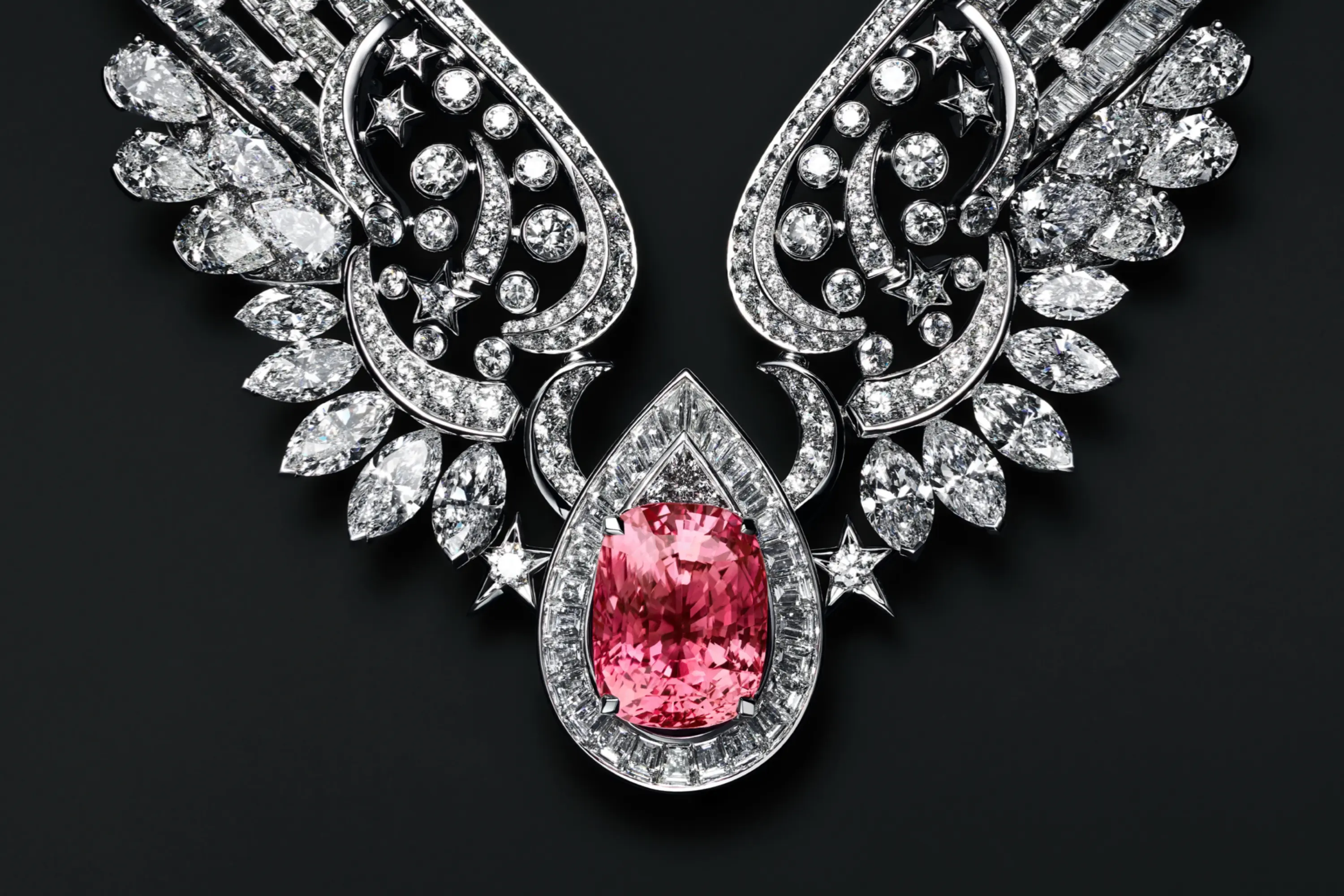 Chanel’in Gökyüzündeki Büyülü Dansı: Reach for the Stars