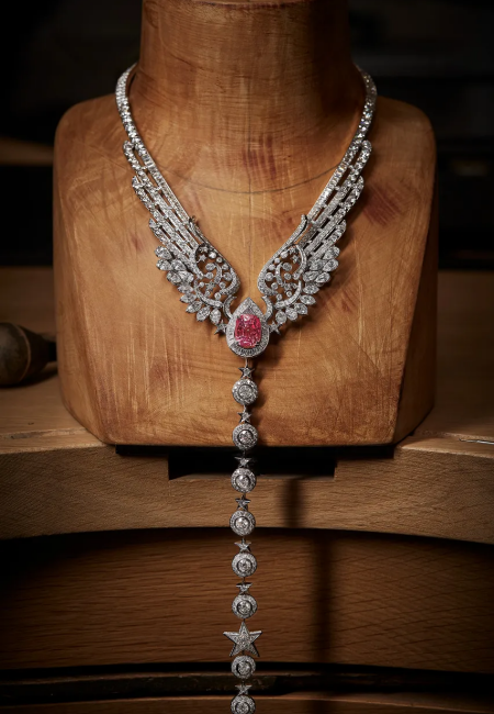 Chanel'in Gökyüzündeki Büyülü Dansı: Reach for the Stars