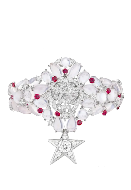 Chanel'in Gökyüzündeki Büyülü Dansı: Reach for the Stars