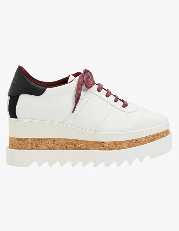 Ürün Cinsiyeti: Kadın

Ürün Tipi: Ayakkabı

Ürün Sezonsallığı: Dört Mevsim

Ürün Çeşidi: Lüks Sneaker

Ürün Özellikleri:
Stella McCartney sneaker, markanın hayvansız ve sürdürülebilir moda anlayışını sade ve güçlü bir sneaker tasarımıyla sunar.

Öne Çıkan Detaylar:

Vegan ve çevre dostu materyaller

Temiz ve minimalist beyaz tasarım

Zamansız lüks sneaker estetiği

Günlük ve sofistike kombinlere uyum

Kimler Kullanıyor?
Lüksü etik ve bilinçli seçimlerle birleştirenler.

Stella McCartney beyaz kadın sneaker ile etik, sade ve modern bir stil yakalayın.