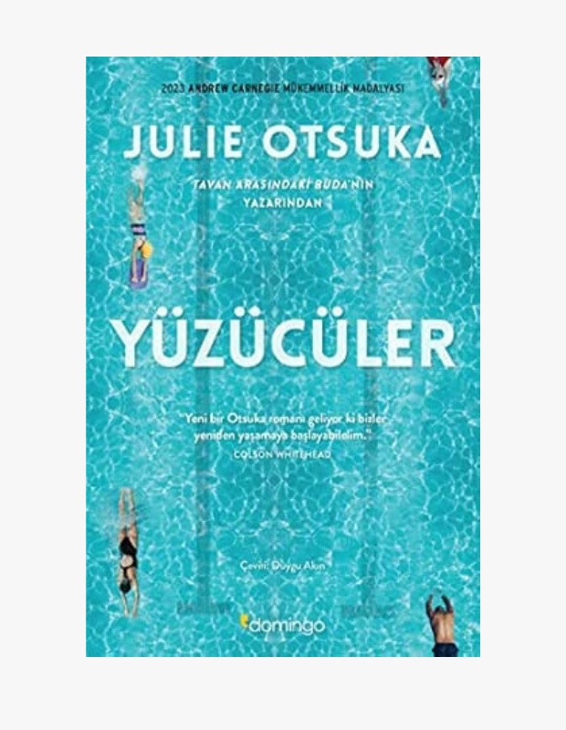 Marka Adı: domingo
Ürün Adı: domingo Yüzücüler Julie Otsuka
Ürün Cinsiyeti: Belirtilmemiş
Ürün Tipi: Roman
Ürün Sezonsallığı: Yaz Sezonu
Ürün Çeşidi: Edebiyat Kitabı
Ürün Özellikleri: Canlı turkuaz tonlarında, üzerinde havuzda yüzen insan silüetleri bulunan davetkar bir kapak tasarımına sahip olan bu eser, Pulitzer ödüllü yazar Julie Otsuka tarafından kaleme alınmıştır. Kitabın çevirisi Duygu Akın'a aittir ve 2023 Andrew Carnegie Mükemmellik Madalyası'nı kazanmıştır. Yazarın Tavan Arasındaki Buda adlı beğenilen romanından sonra çıkan bu yeni eseri, Colson Whitehead'in de övgüleriyle, okuyuculara yeniden yaşama hevesi katmayı vadeden, derinlikli ve akıcı bir okuma deneyimi sunar. İçeriği ve temasıyla yaz tatili okumaları için ideal bir seçenektir.
Öne Çıkan Detaylar:
- 2023 Andrew Carnegie Mükemmellik Madalyası ödüllü bir romandır.
- Julie Otsuka'nın Tavan Arasındaki Buda'dan sonraki yeni ve beklenen eseridir.
- Colson Whitehead gibi önemli bir ismin tavsiyesiyle öne çıkmaktadır.
Kimler Kullanıyor?: Tatilinde veya günlük yaşamında edebi değeri yüksek, düşündürücü ve sürükleyici romanlar okumaktan keyif alan herkes bu eseri tercih edebilir. Julie Otsuka'nın önceki eserlerini beğenenler veya edebiyat eleştirmenlerinin tavsiyelerine güvenen okuyucular için özellikle uygundur. Yazın plajda, havuz başında veya seyahatlerde huzurlu ve zengin bir okuma deneyimi arayanlar bu romana yönelebilir.