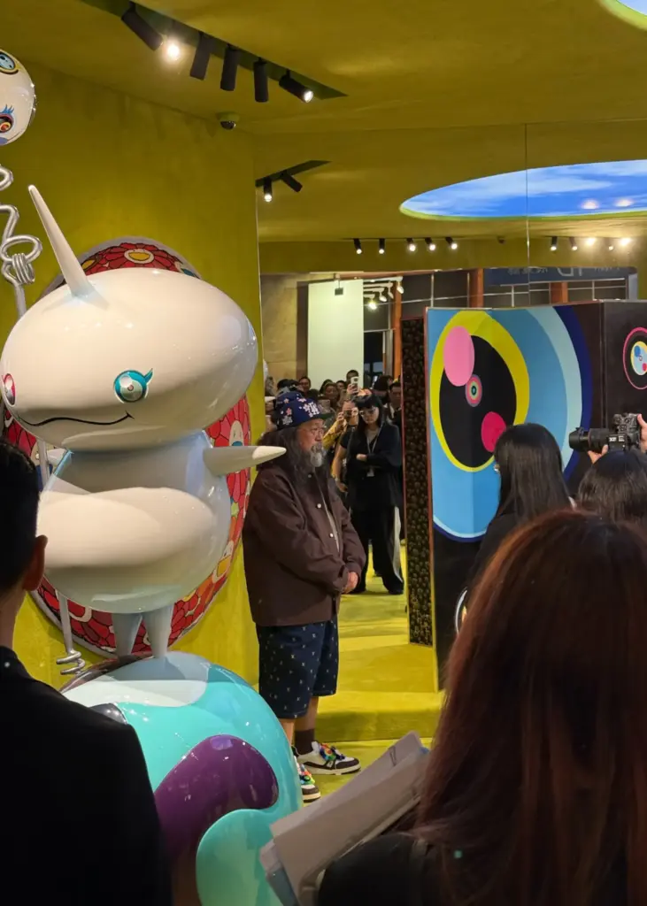 Takashi Murakami, Art Basel Hong Kong 2025’te ikonik figürleriyle izleyiciyle buluşurken pop kültür ve sanat arasındaki sınırları yeniden tanımlıyor.