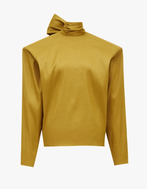 Ürün Cinsiyeti: Kadın
Ürün Tipi: Üst Giyim
Ürün Sezonsallığı: İlkbahar / Yaz
Ürün Çeşidi: Bluz
Ürün Özellikleri:
Saint Laurent imzalı bu boxy organza top, transparan dokusu ve lavallière yaka detayıyla klasik couture estetiğini modern bir silüetle buluşturur. Hafif yapısı sayesinde güçlü ama zahmetsiz bir şıklık sunar.
Öne Çıkan Detaylar:
Şeffaf organza kumaş
İkonik lavallière yaka
Boxy, modern kesim
Yüksek moda referansı
Kimler Kullanıyor?
Feminen detayları modern ve iddialı bir tavırla taşımayı sevenler.
Saint Laurent organza lavallière top ile modern couture şıklığını keşfedin.