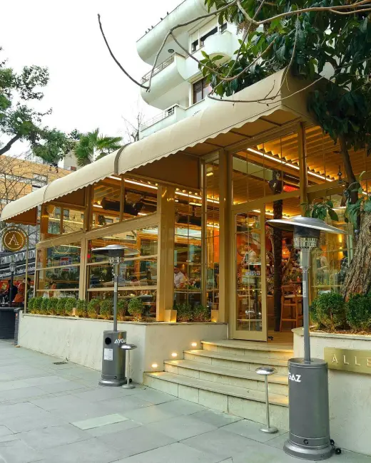 Allen Kitchen & Cocktail Suadiye – modern dış cephe ve giriş alanı