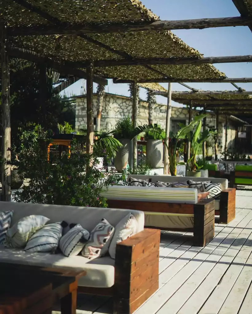 Güneşi Batırıp Geceyi Başlatanlar: Çeşme'nin En İyi Happy Hour ve Gece Mekanları